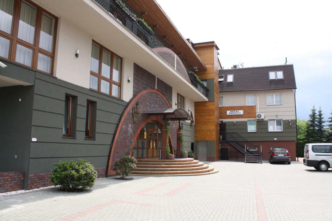 Hotel Pinocy Ledziny Екстер'єр фото