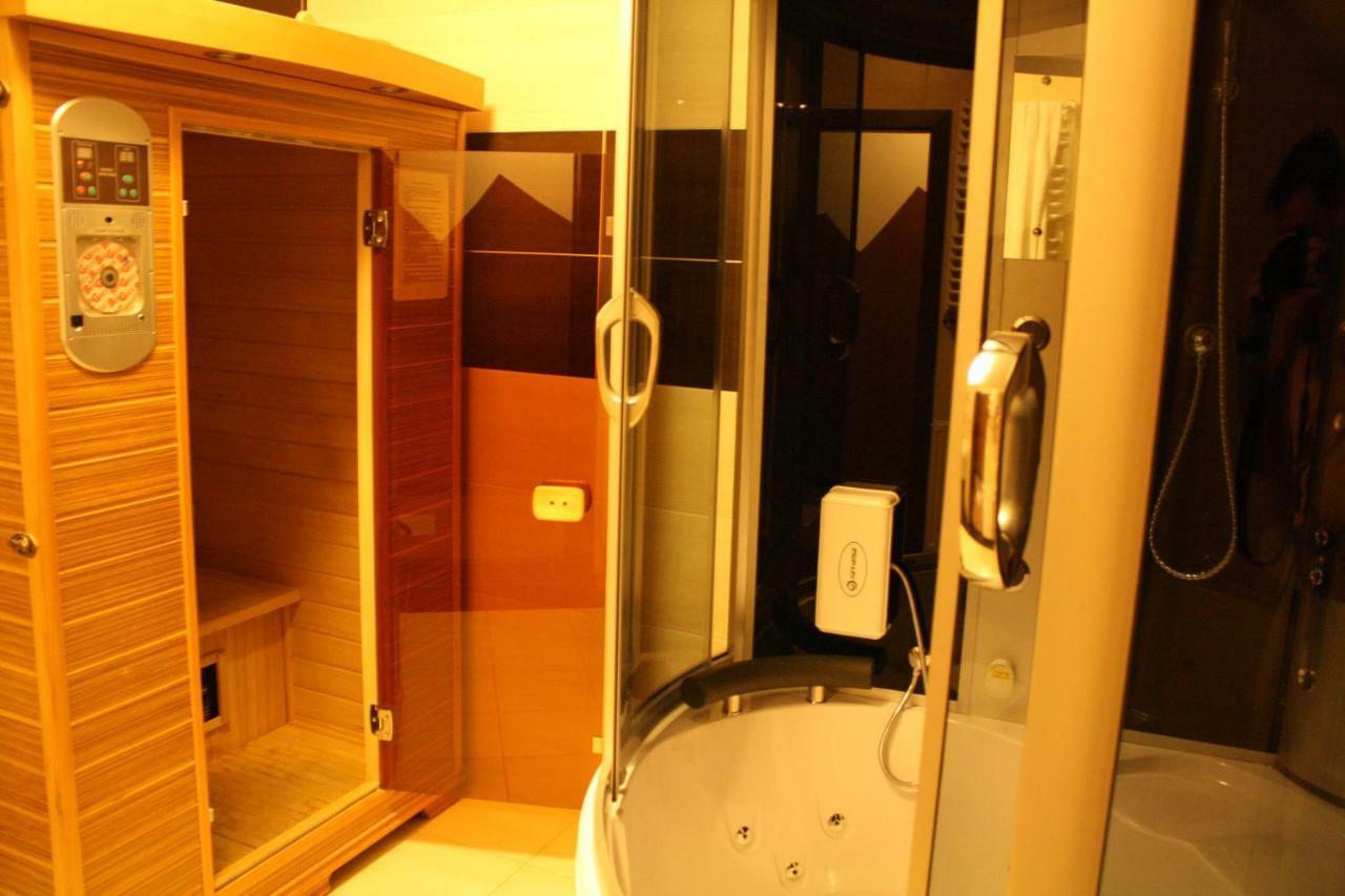 Hotel Pinocy Ledziny Екстер'єр фото