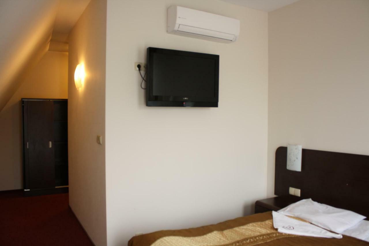 Hotel Pinocy Ledziny Екстер'єр фото