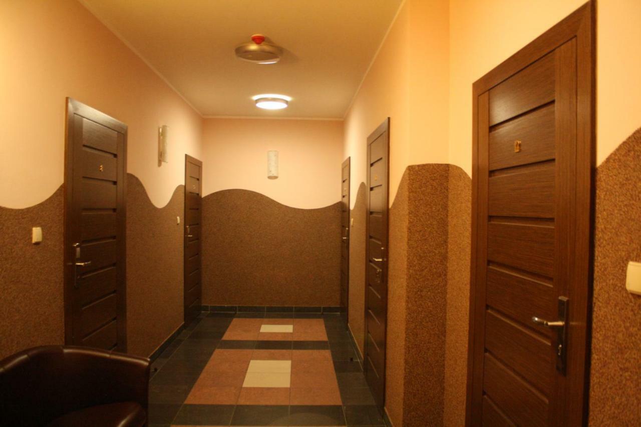 Hotel Pinocy Ledziny Екстер'єр фото
