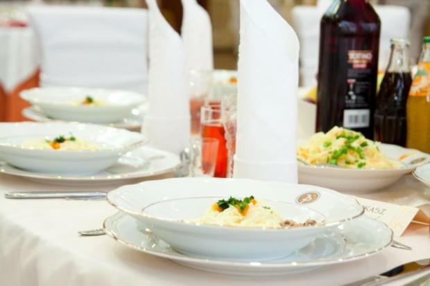 Hotel Pinocy Ledziny Екстер'єр фото